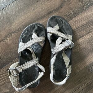 women’s size 7 Chacos